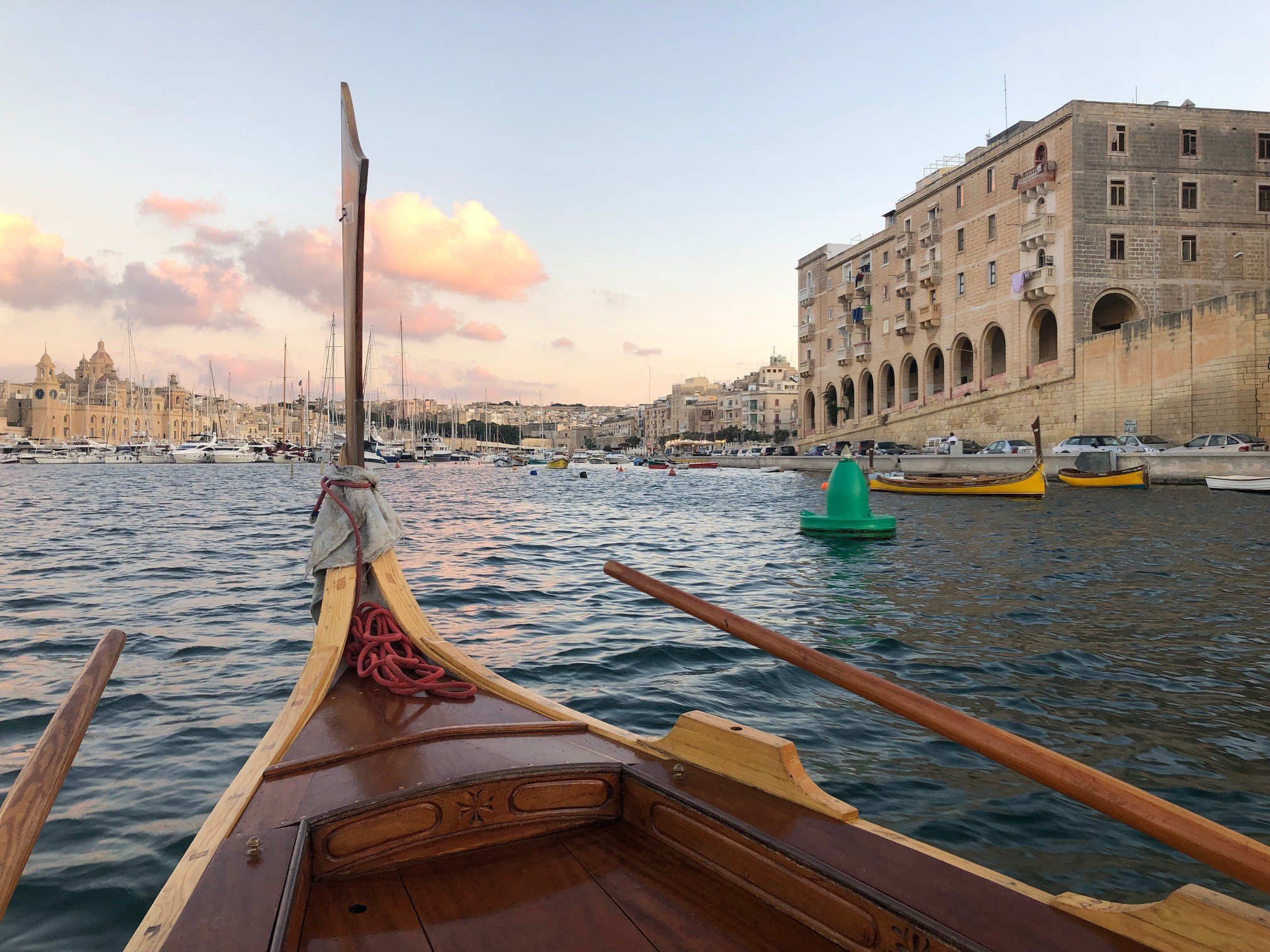 Malta The knights of the conference table Ovation DMC